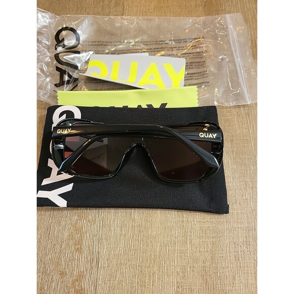 Quay Australia Center Stage Sunglasses No-NS-1845 Black/Chpa ID:73378 - Picture 5 of 5